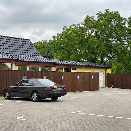 Blueline Motel Jászberény Екстериор снимка