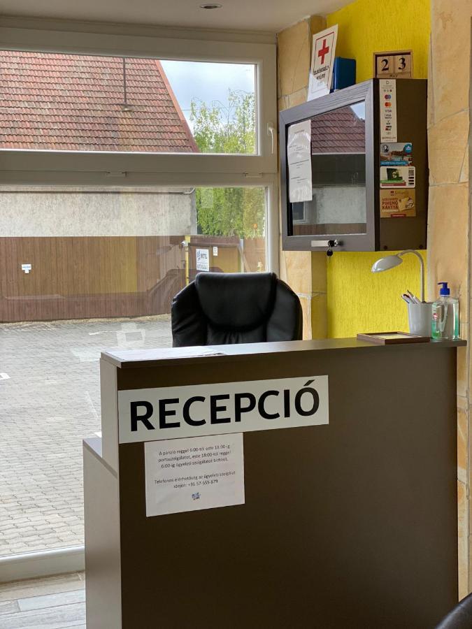 Blueline Motel Jászberény Екстериор снимка
